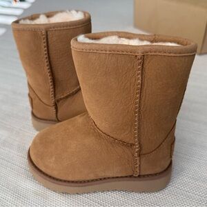 UGG KIDS CLASSIC SHORT WATERPROOF BOOT